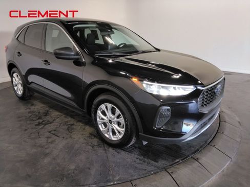 Used 2024 Ford Escape Active w/ Cold Weather Package FWD image 3