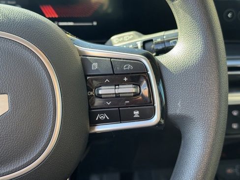 Certified 2025 Kia Sorento LX image 26