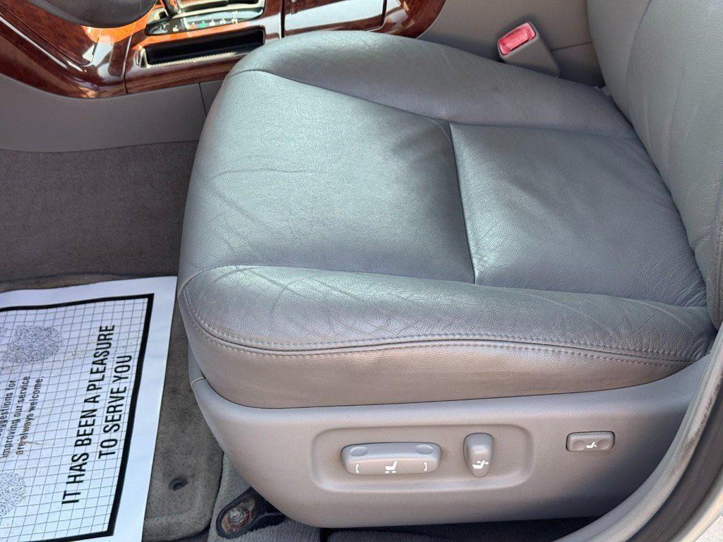 Used 2005 Toyota Camry XLE w/ XLE Premium Plus Pkg FWD image 21