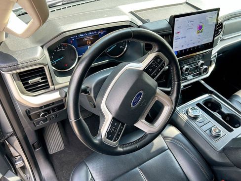 Used 2024 Ford Expedition XLT AWD/4WD image 39