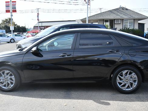 Used 2024 Hyundai Elantra SEL image 4