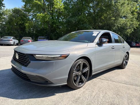 Used 2025 Honda Accord Sport image 1