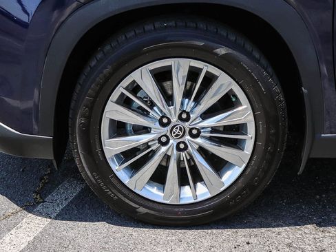 Used 2024 Toyota Grand Highlander AWD image 12