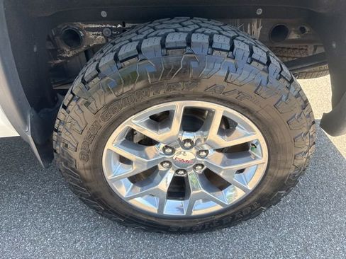 Used 2017 GMC Sierra 1500 SLT w/ SLT Premium Package AWD/4WD image 12