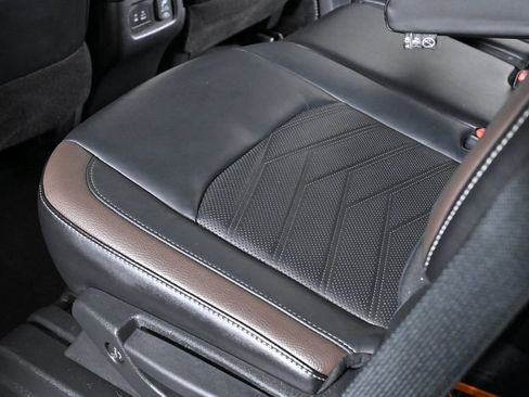 Used 2022 Nissan Pathfinder Platinum w/ Cargo Package image 27