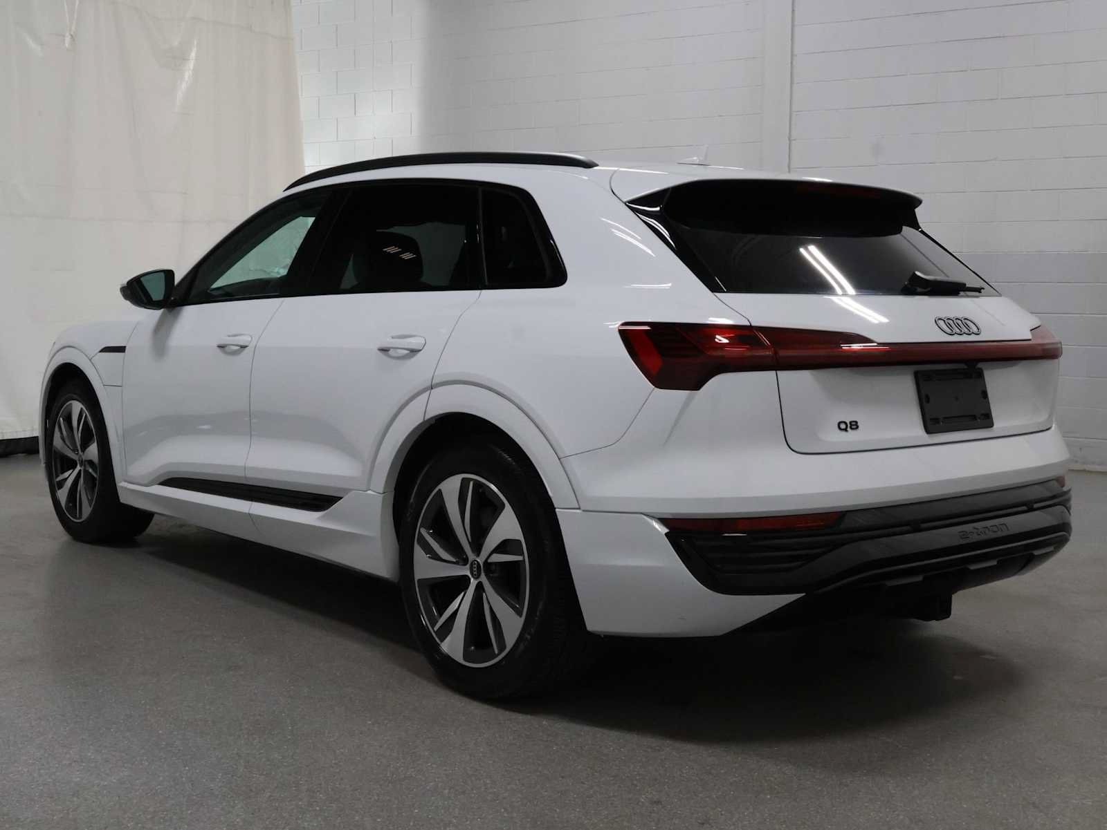 Used 2024 Audi Q8 e-tron Premium AWD/4WD image 3