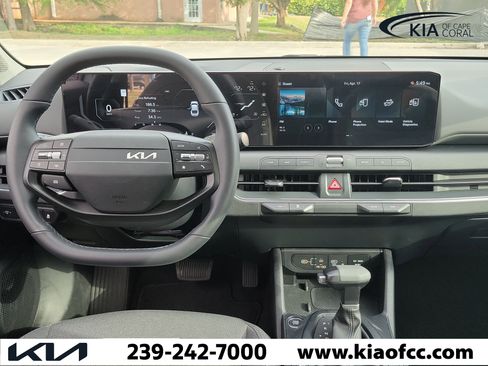 Used 2025 Kia K4 EX image 14
