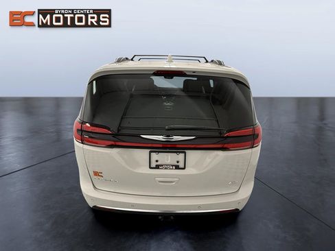 Used 2021 Chrysler Pacifica Pinnacle AWD/4WD image 5