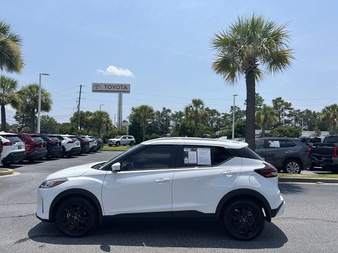 Used 2024 Nissan Kicks SV w/ Interior Electronics Package FWD image 7