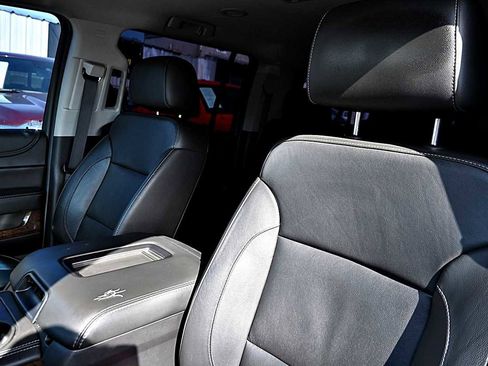 Used 2019 Chevrolet Suburban LT image 18