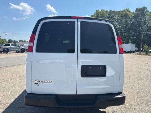 Used 2025 Chevrolet Express 3500 LS RWD image 4