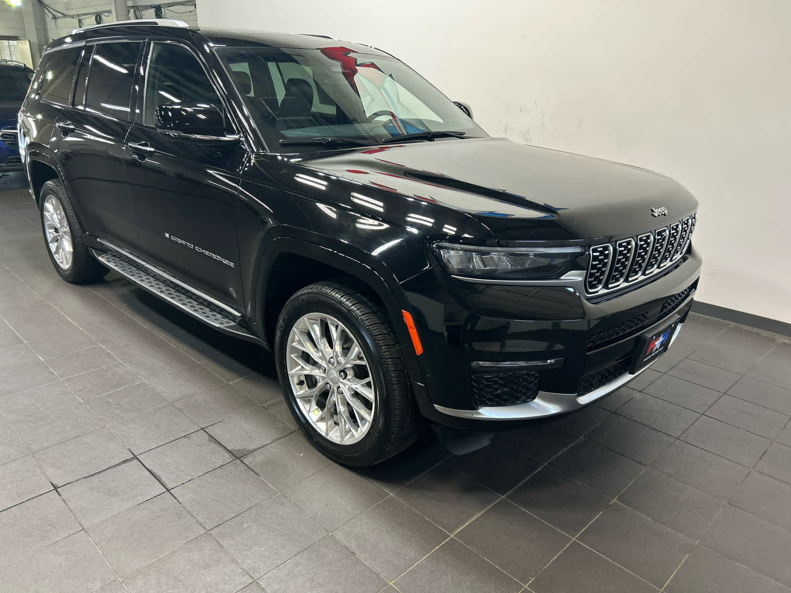 Used 2021 Jeep Grand Cherokee L Summit w/ Luxury Tech Group V AWD/4WD image 2