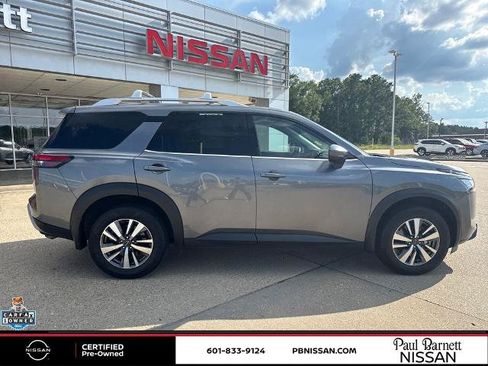 Certified 2025 Nissan Pathfinder SL w/ Black Appearance Package FWD image 11