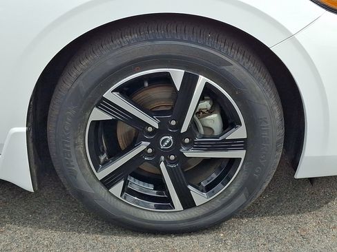 Certified 2025 Nissan Sentra SV FWD image 9