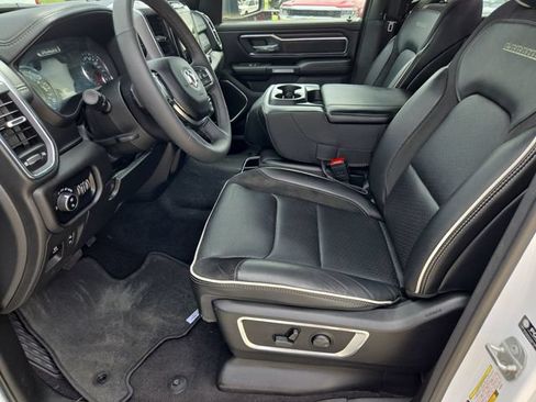 Used 2025 RAM 1500 Laramie AWD/4WD image 18