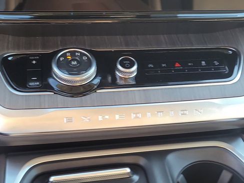 New 2025 Ford Expedition Max Platinum w/ Platinum Ultimate Package image 29