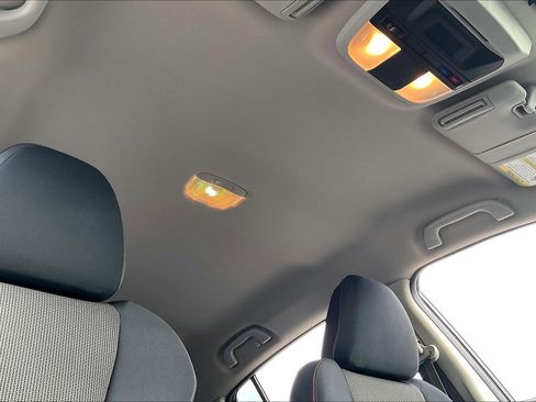 Used 2018 Subaru Crosstrek 2.0i Premium image 12