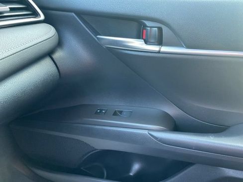 Used 2022 Toyota Camry SE FWD image 16