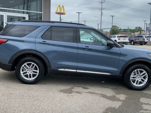 Certified 2025 Ford Explorer Active AWD/4WD image 2