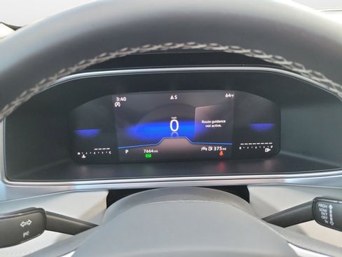 Certified 2025 Volkswagen Taos SE w/ Panoramic Sunroof Package image 14