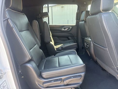 Used 2023 Chevrolet Suburban Premier image 19
