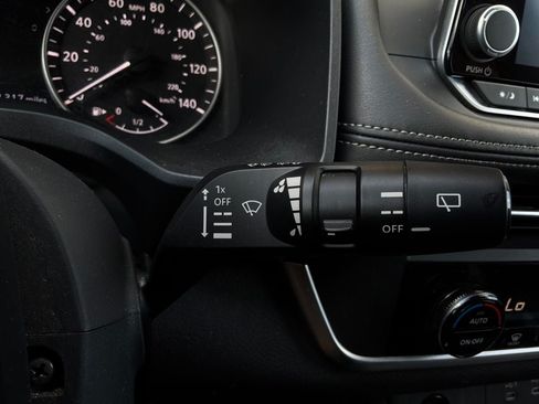 Used 2025 Nissan Rogue SV AWD/4WD image 40