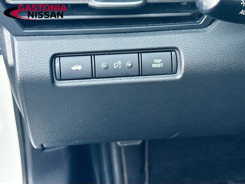 Used 2025 Nissan Altima 2.5 SV FWD image 13