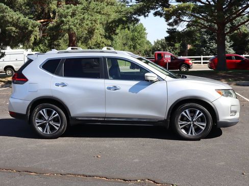Used 2018 Nissan Rogue SL FWD image 3
