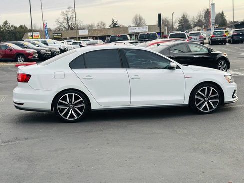 Used 2017 Volkswagen Jetta GLI image 8