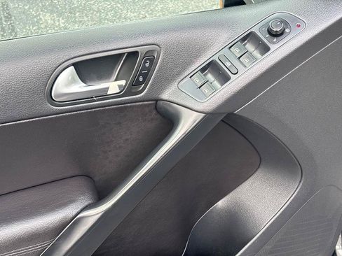 Used 2016 Volkswagen Tiguan S FWD image 12