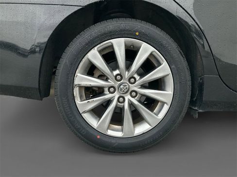 Used 2017 Toyota Camry XLE image 10