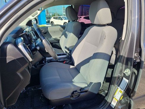 Used 2019 Toyota Tacoma SR5 RWD image 17