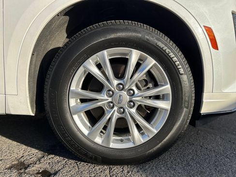 Used 2024 Cadillac XT6 Luxury w/ LPO, Floor Liner Package AWD/4WD image 2
