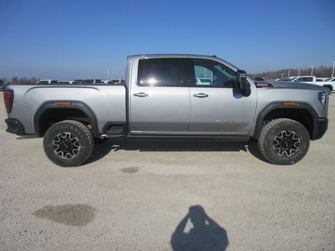 New 2026 GMC Sierra 2500 AT4X image 3