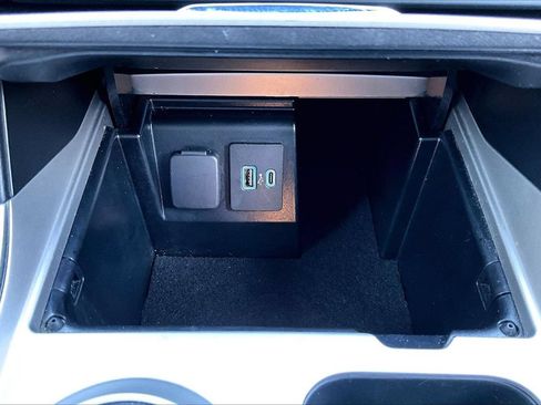 Used 2022 Ford Explorer Limited w/ Equipment Group 301A RWD image 17