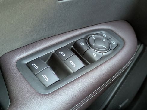 Used 2022 Cadillac XT6 Premium Luxury w/ Technology Package image 16