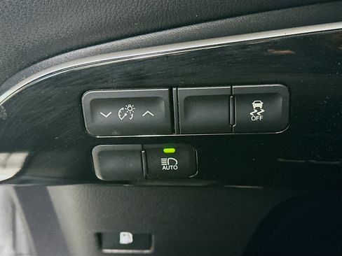 Used 2016 Toyota Prius Three Touring image 16