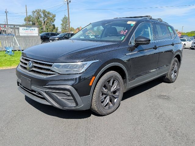 Used 2024 Volkswagen Tiguan SE AWD/4WD image 1