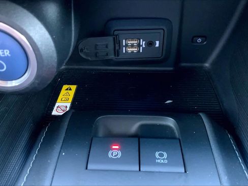 Used 2021 Toyota Venza XLE w/ Softex Package image 35