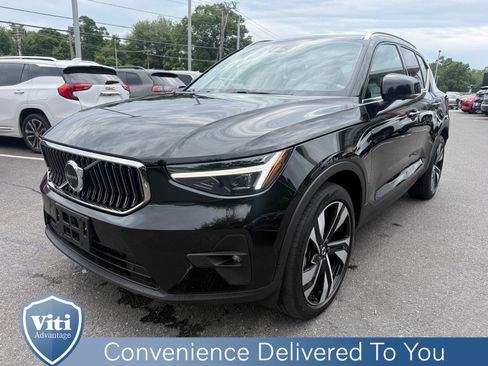 Certified 2023 Volvo XC40 B5 Ultimate w/ Protection Package Premier AWD/4WD image 4