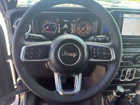 Used 2025 Jeep Wrangler Unlimited Sahara w/ Safety Group AWD/4WD image 16