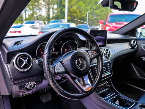 Used 2019 Mercedes-Benz GLA 250 image 12