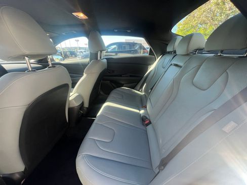 Used 2025 Hyundai Elantra Limited image 25