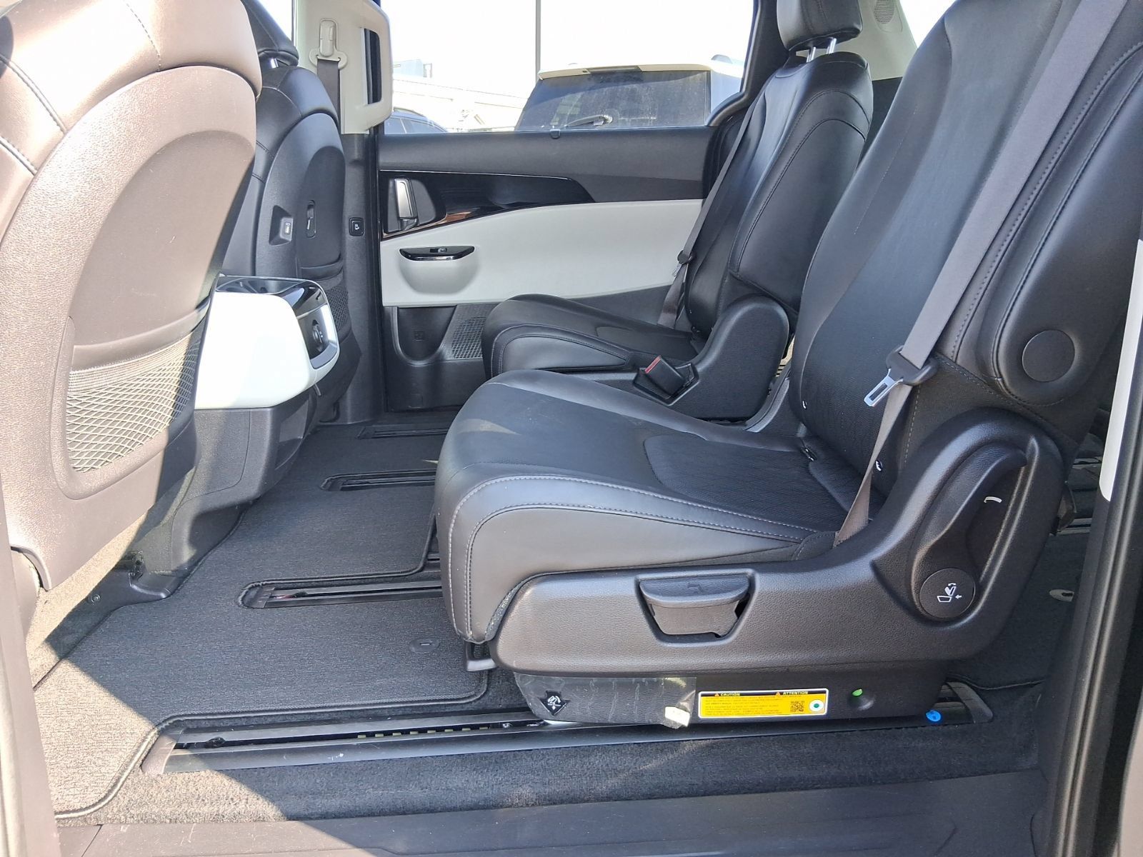 Used 2024 Kia Carnival EX FWD image 10