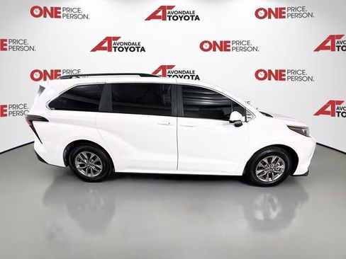 Used 2025 Toyota Sienna LE w/ LE Plus Package image 8