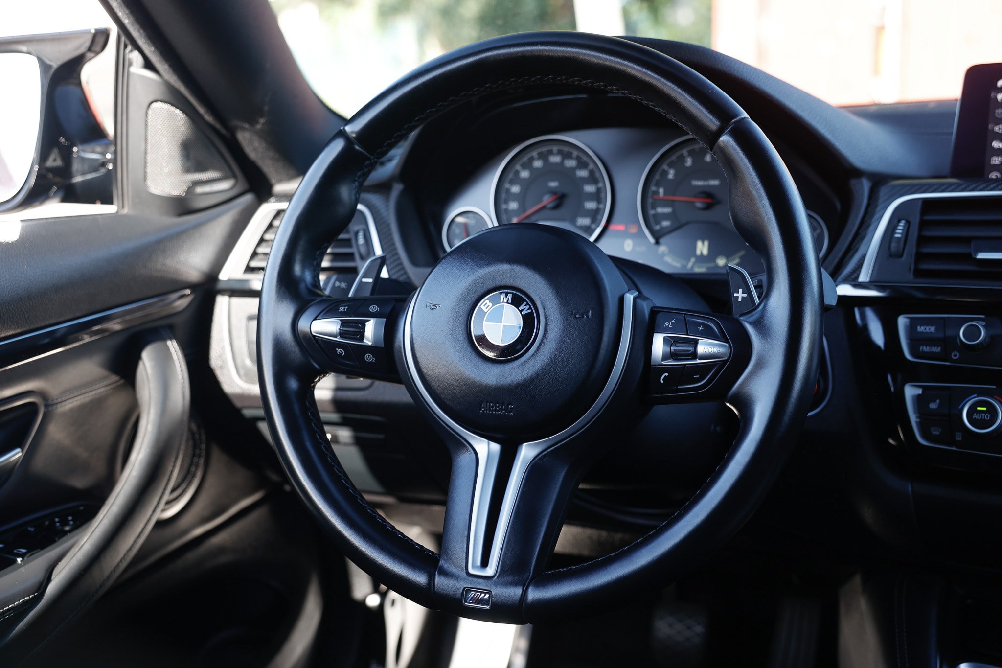 Used 2019 BMW M4 Coupe w/ Executive Package RWD image 32