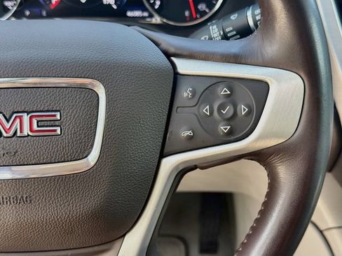 Used 2022 GMC Acadia SLT w/ Technology Package FWD image 39