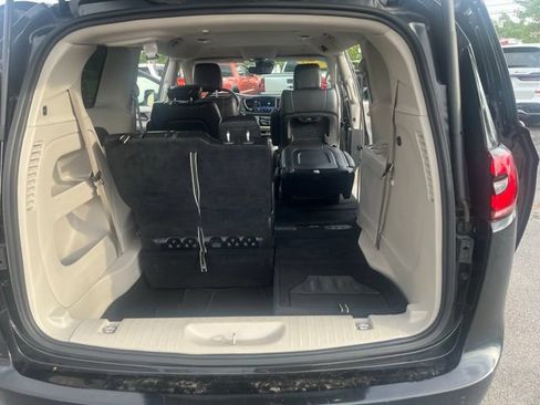 Used 2022 Chrysler Pacifica Touring-L FWD image 30