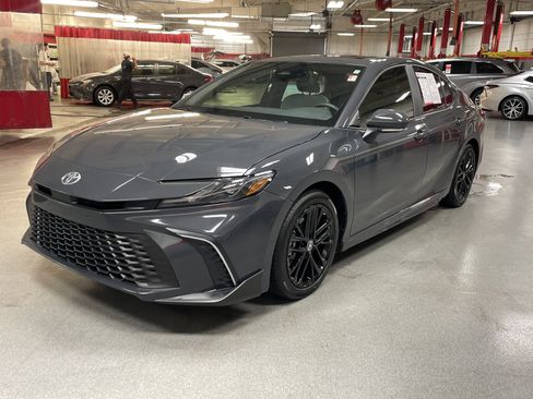 Certified 2025 Toyota Camry SE FWD image 5