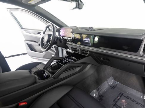 Certified 2026 Porsche Cayenne Coupe AWD/4WD image 29
